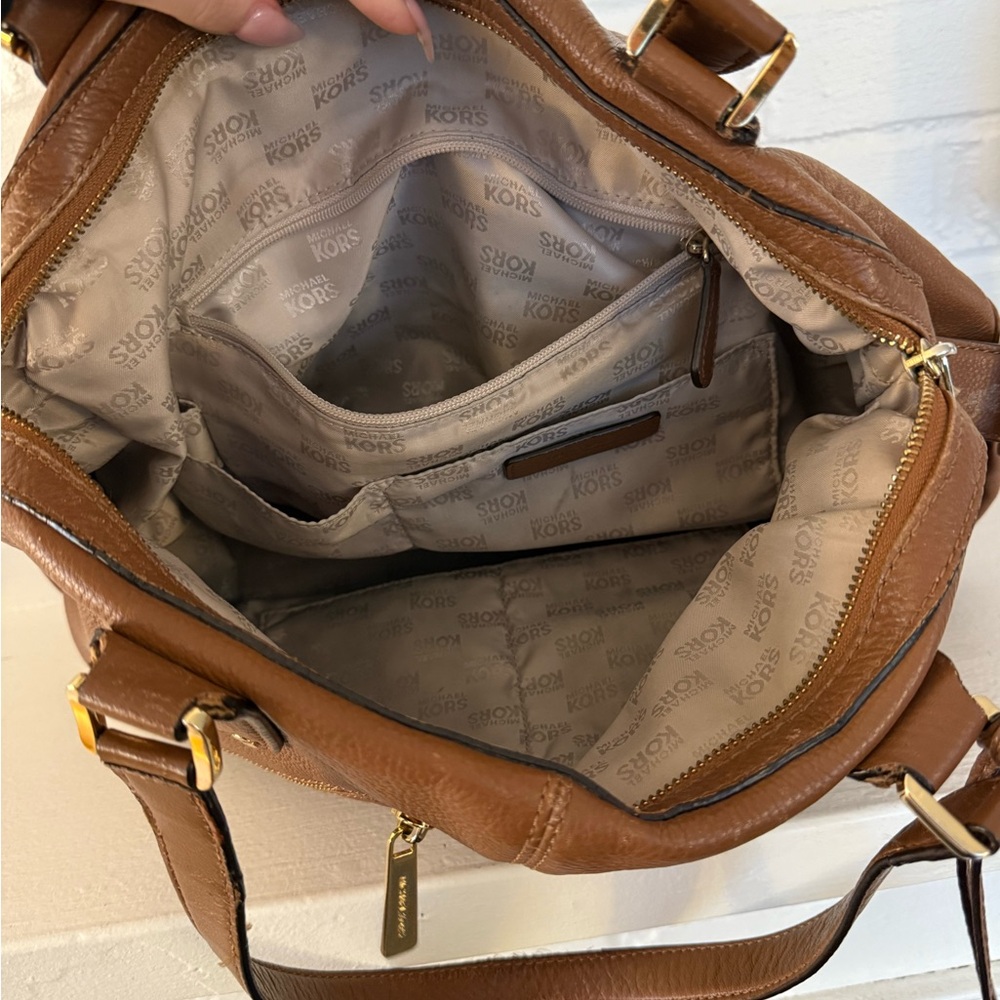 Micheal Kors hobo style bag - Picture 2 of 4